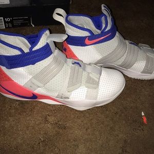 Lebron Soldier 11’s